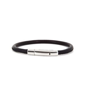 premium-lederarmband-schwarz-4mm-durchmesser-einfach-gewickelt-handgefertigt-edelstahlklickverschluss-mit-gravur-seelenanker