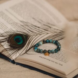 Armband Reinigung mit Pfauenfeder Armband Reinigung aus 8mm Apatitperlen