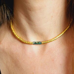 Lila-in-the-sky-Zeremonielle-halskette-aus-abalone-gold-1 Halskette vergoldet mit Abalone Detail
