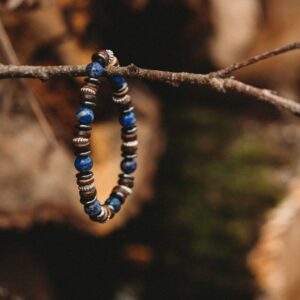 herrenarmband-visionaer-lapislazuli-haematit-holz