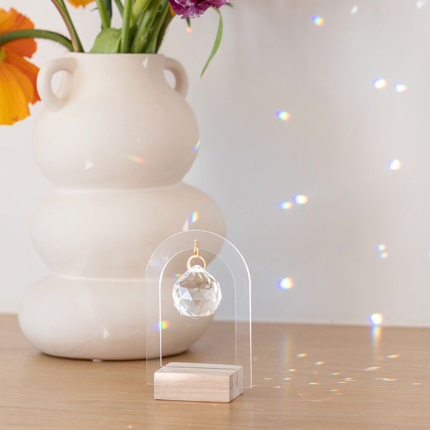 rayonne-suncatcher-archie-5 Sonnenfänger Kristall mit Acrylbogen und Holzständer