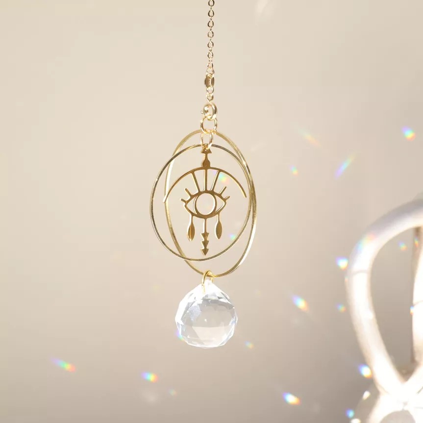 rayonne-suncatcher-wonder-1 Sonnenfänger aus Kristall mit Schützendes-Auge-Symbol aus Messing